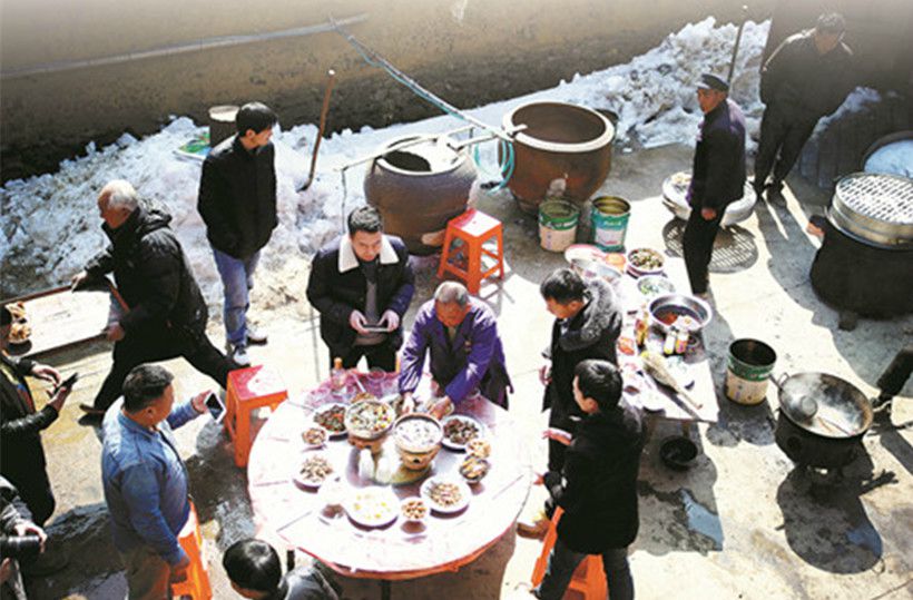 杀猪宴摆起来.jpg