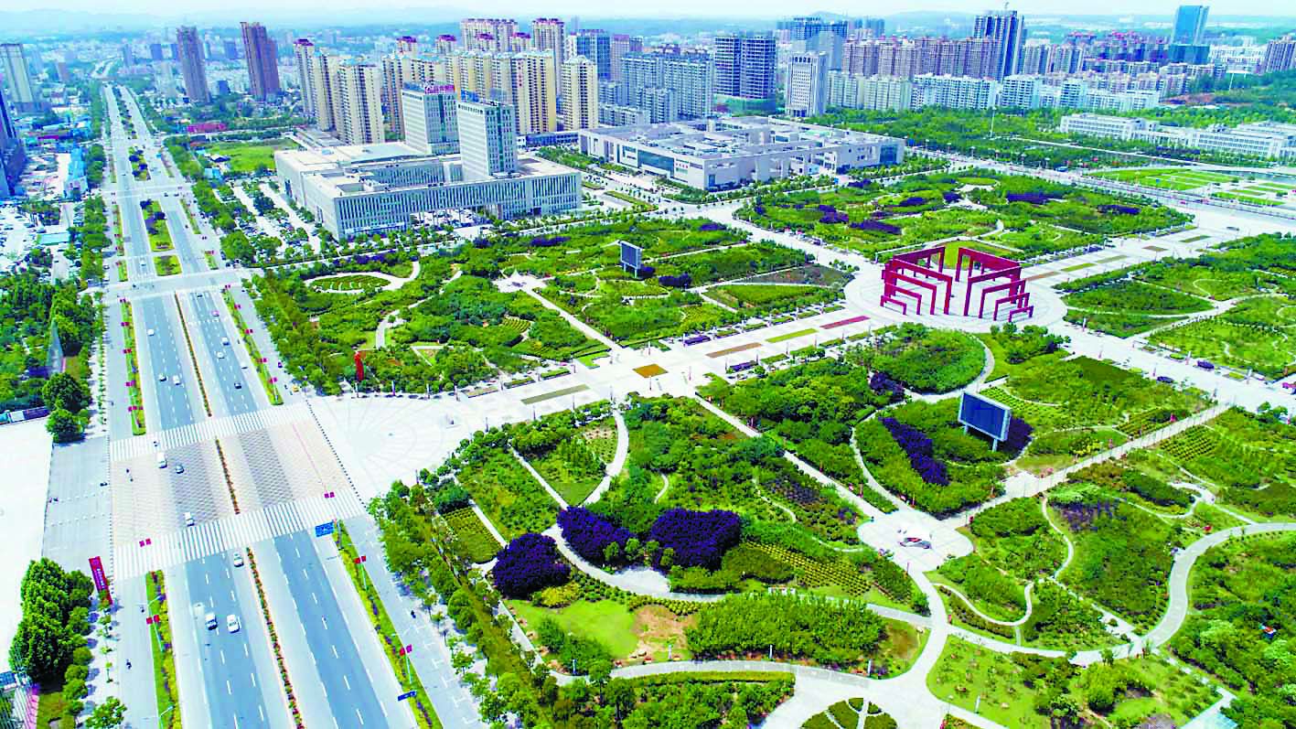布满现代化建筑的羊山新区一瞥. 信阳晚报全媒体记者   王 哲  摄