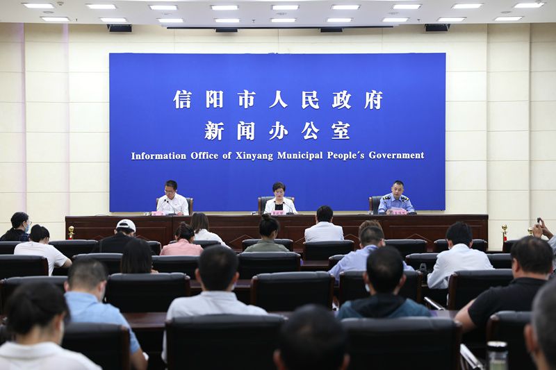 主持人 陈 源 信阳市委宣传部新闻发布办公室主任