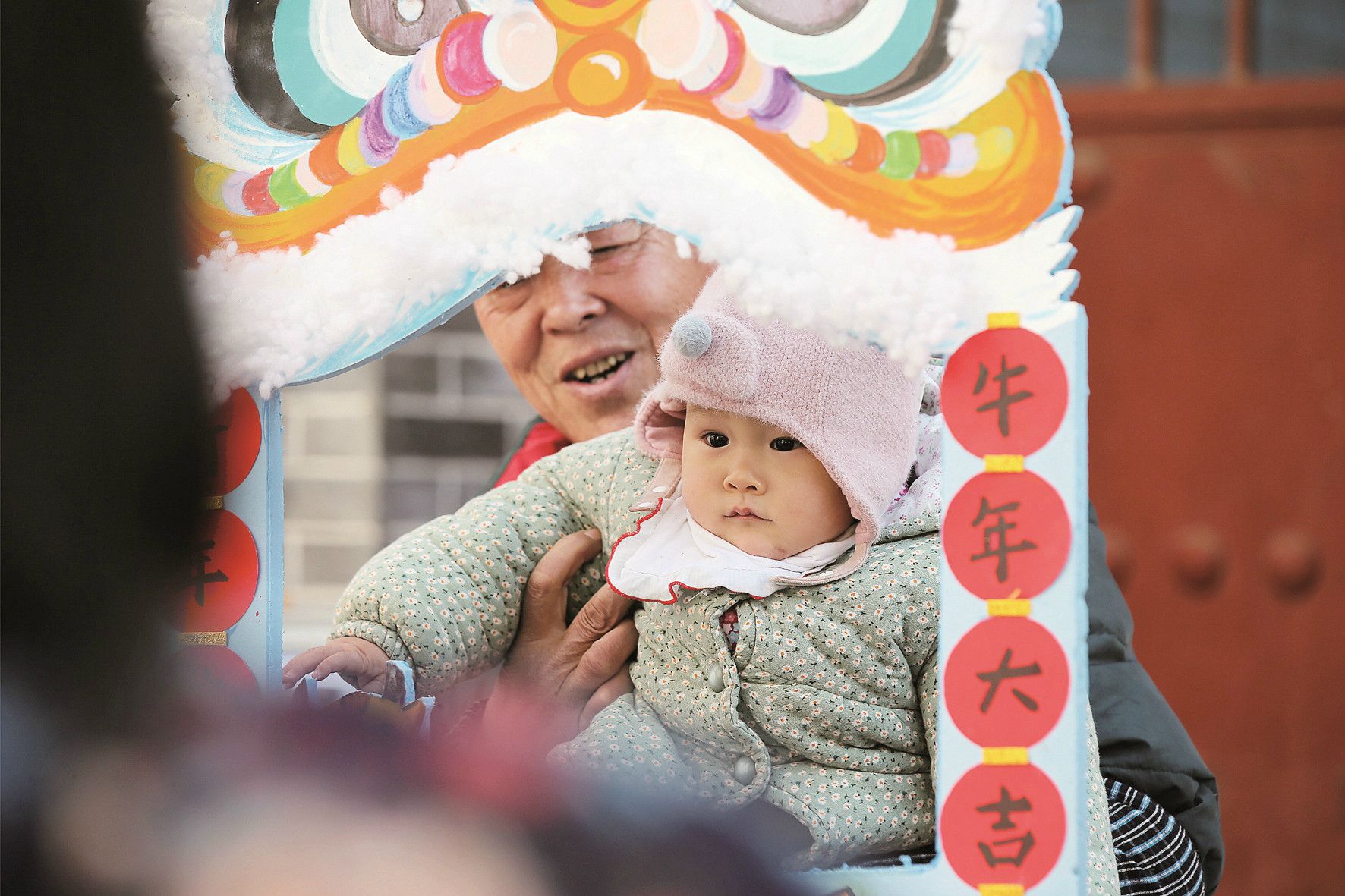 逛集市看大戲觀民俗賞漢服 信陽平橋小橋胡同新年有新韻